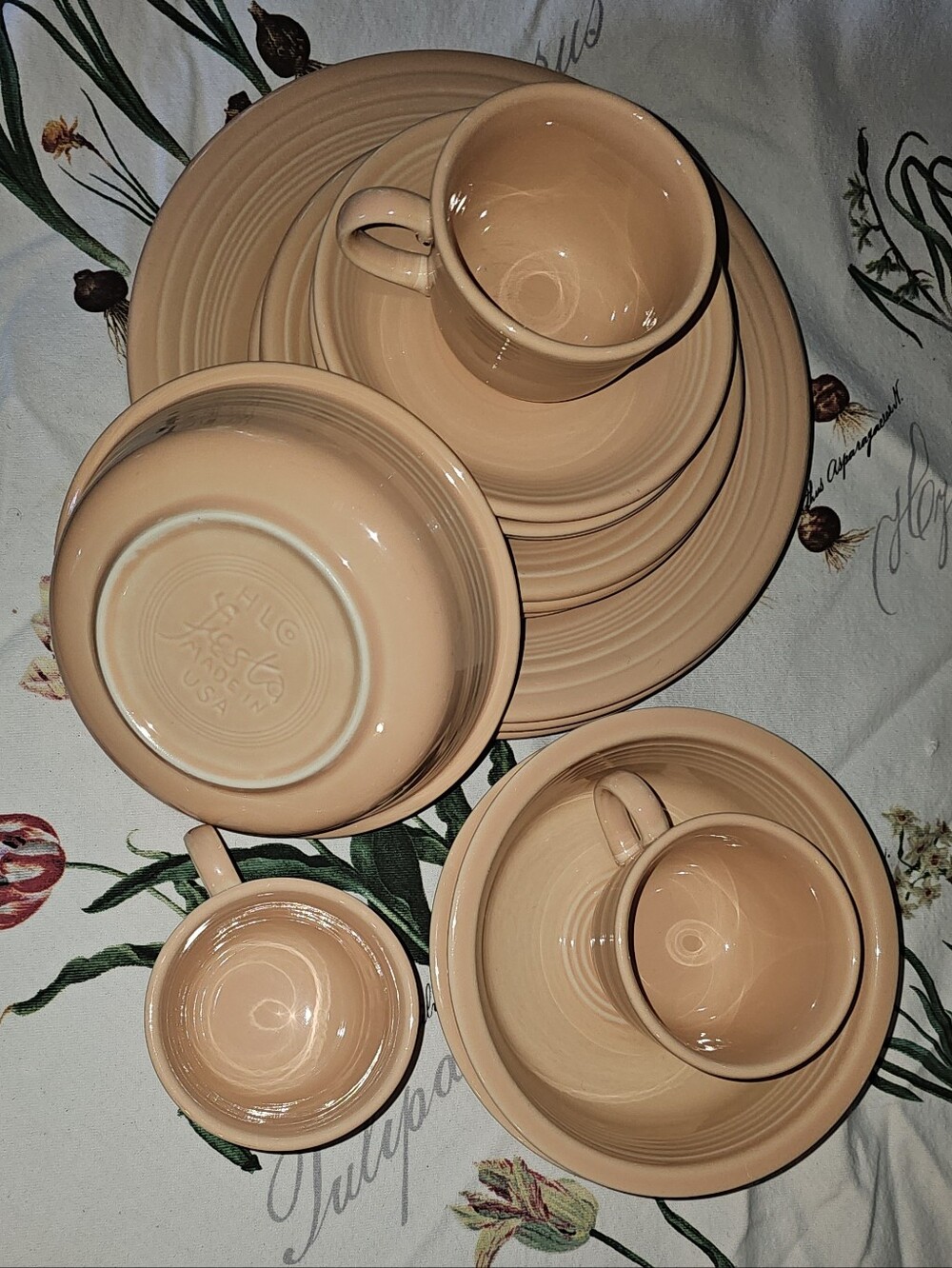 Fiesta Apricot (1986-1998) Glazed Dinnerware Set - Soft Peach  Place Settings